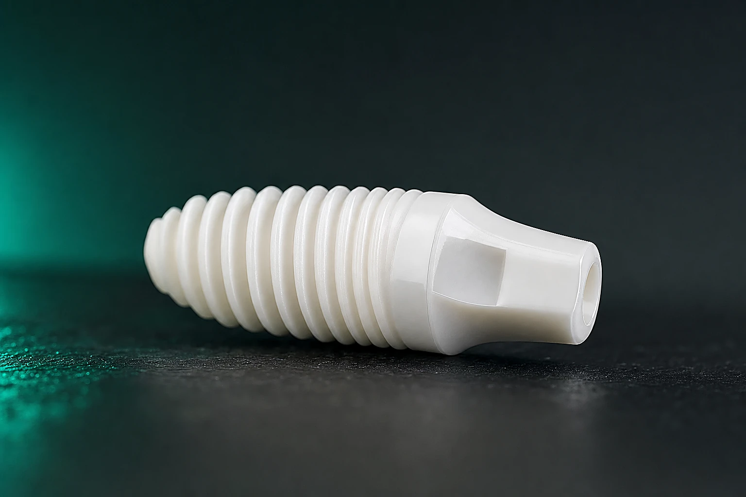 Weißes Keramikimplantat aus Zirkonoxid, metallfrei